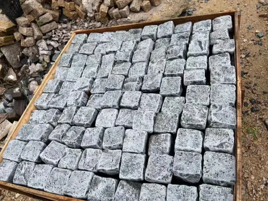 屋外景観私道用の 654 個の小さな立方体花崗岩の敷石